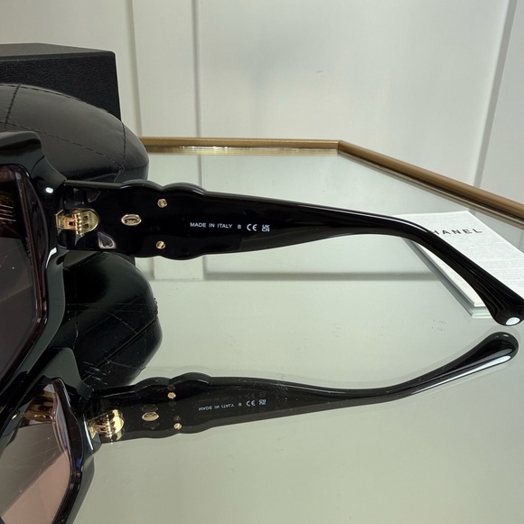 CHANEL Black Sunglasses with Tinted Lenses - Picture 5 of 9